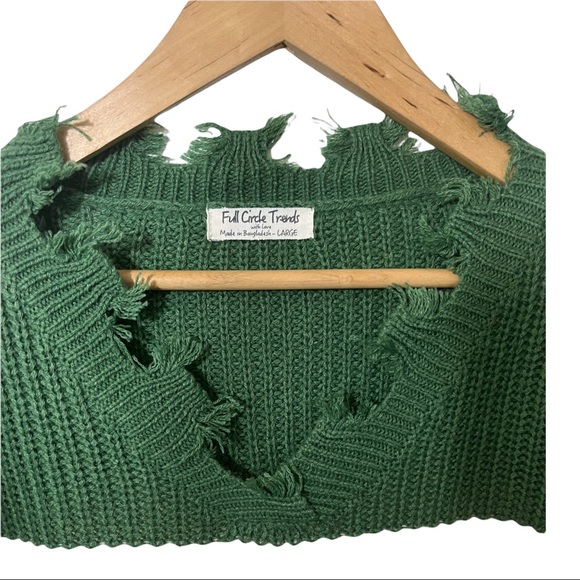 FULL CIRCLE THREADS DISTRESSED FRAYED COLOR BLOCK CROPPED SWEATER NWT - Picture 3 of 16